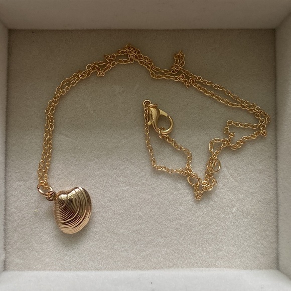 Handmade Gold Charm Seashell Necklace - Picture 6 of 10